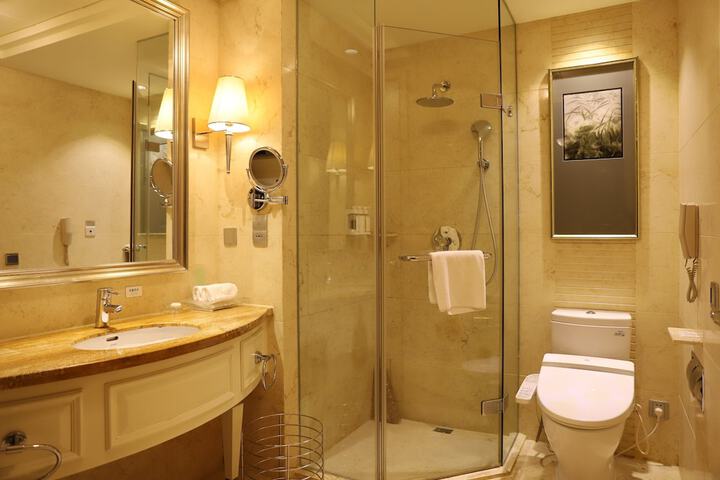Room 10 of 76