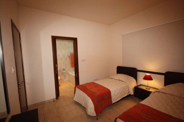 Room 4 of 17
