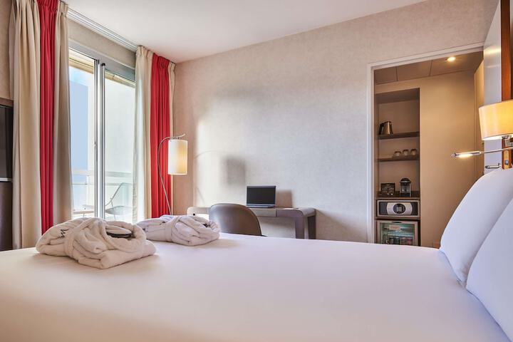 Room 10 of 45