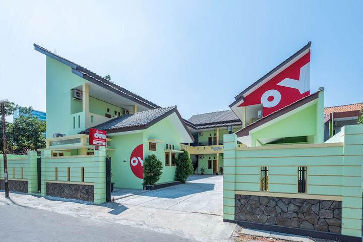 Exterior of OYO 1399 Cemara Residence Syariah
