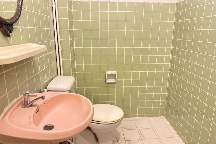 Room 18 of 25