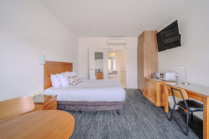 Room 10 of 66