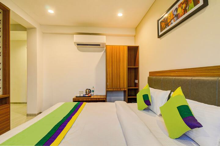 Room 3 of 12
