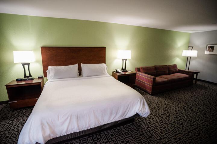 1 King Bed (1 of 10)
