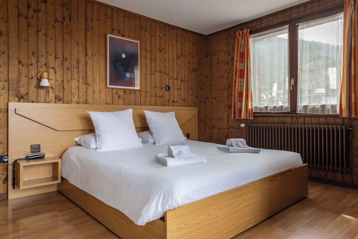 Room 10 of 38