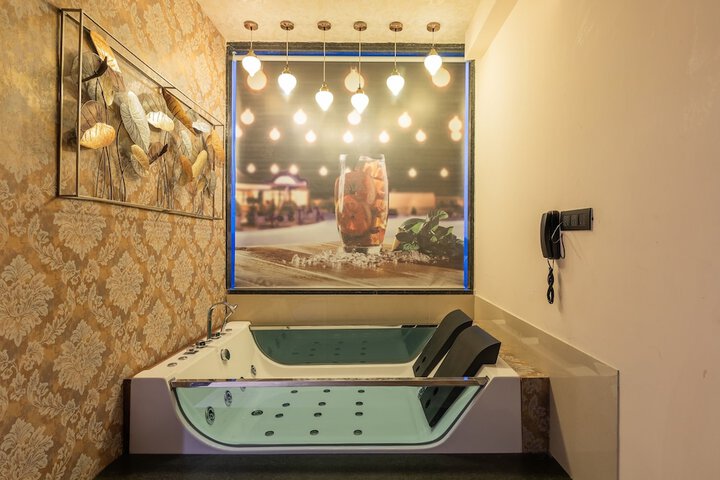 Hot Tub 176 of 196