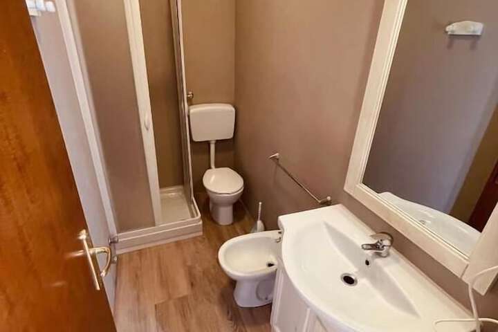 Room 12 of 31
