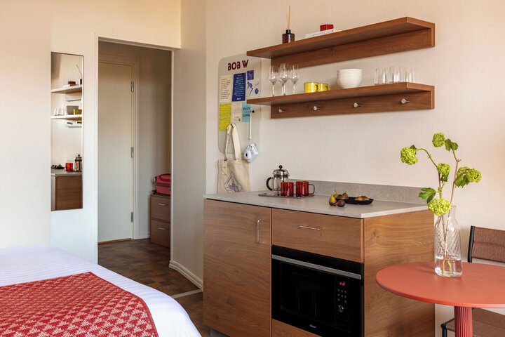 Room 17 of 37