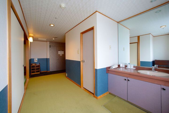 Room 19 of 53