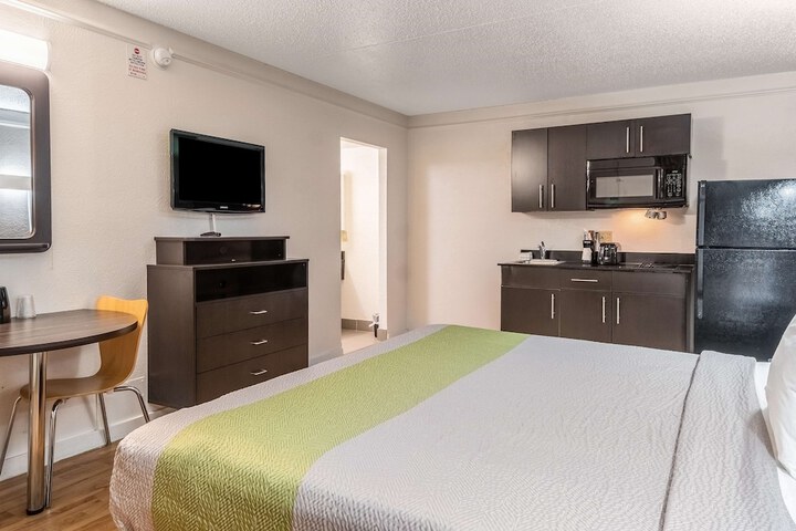 1 King Bed Kitchen (8 of 11)