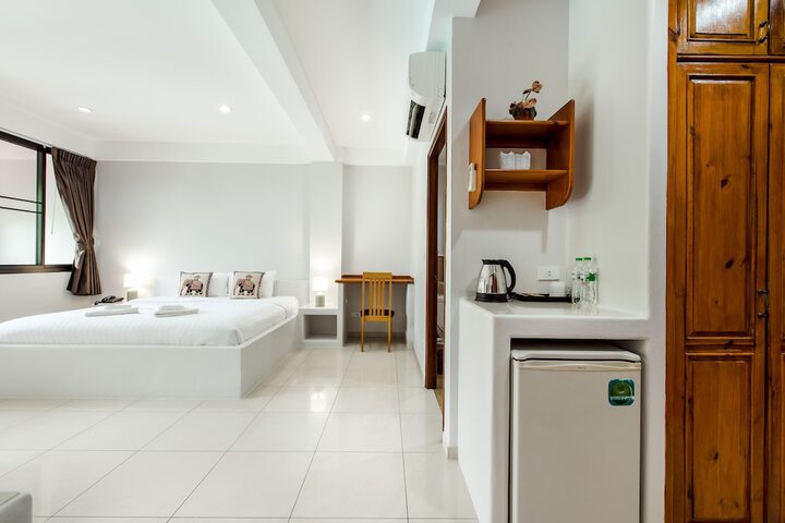 Room 12 of 164