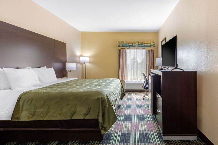1 King Bed (1 of 15)