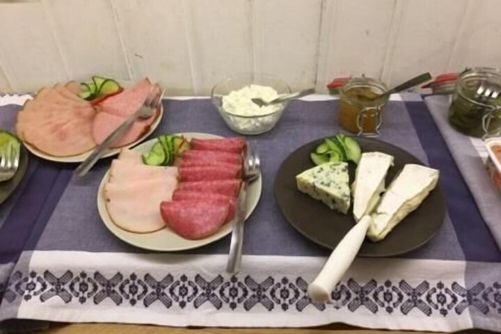 Dining 24 of 35