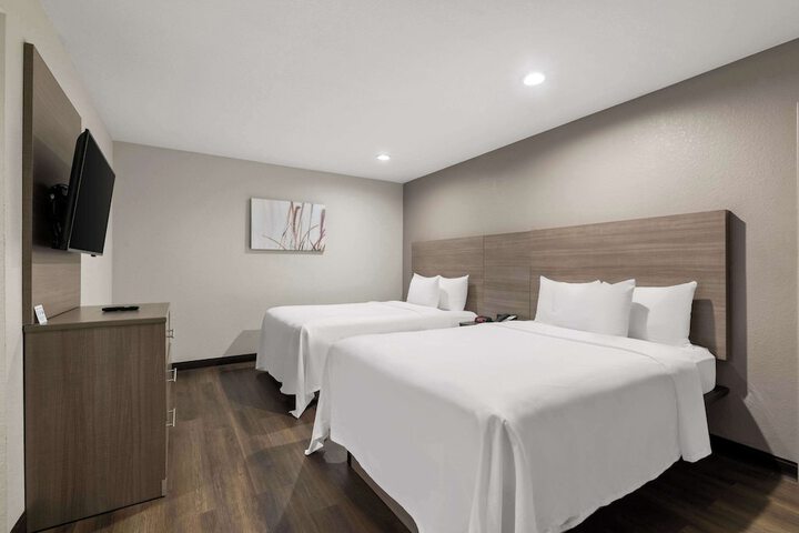 1 King Bed Suite (4 of 18)