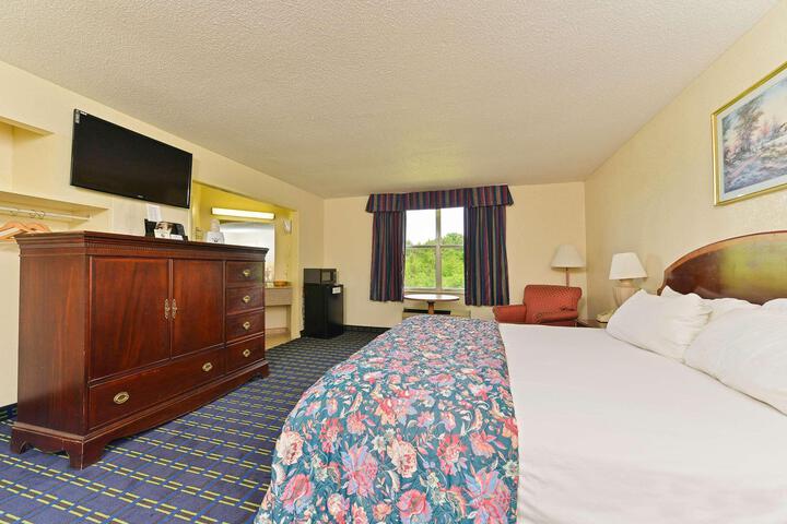 1 King Bed (4 of 4)