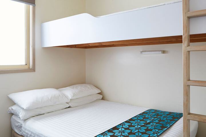 Room 4 of 152