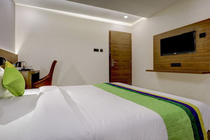 Room 10 of 34