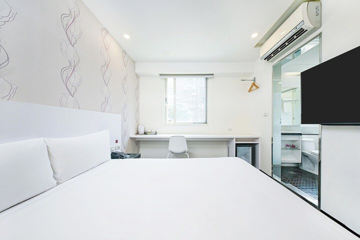 Room 43 of 83
