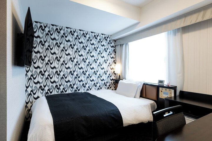 Room 9 of 27
