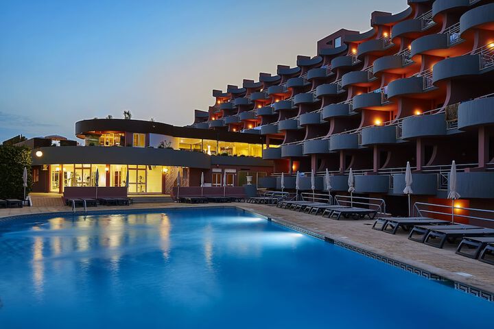 Hotel Pool