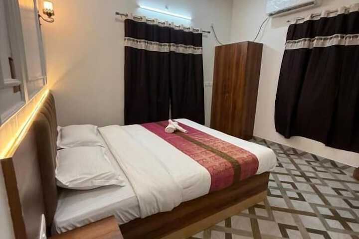 Room 17 of 22