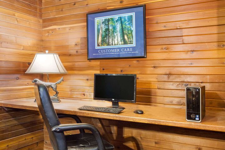 Business Center 80 of 83