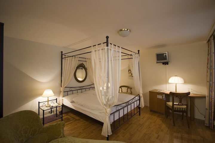 Room 7 of 46