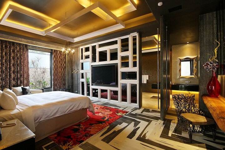 Room 9 of 34