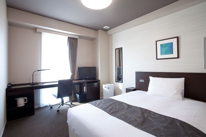Room 6 of 32