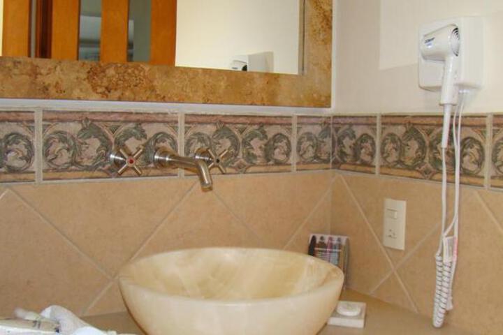 HOTEL CANARIOS