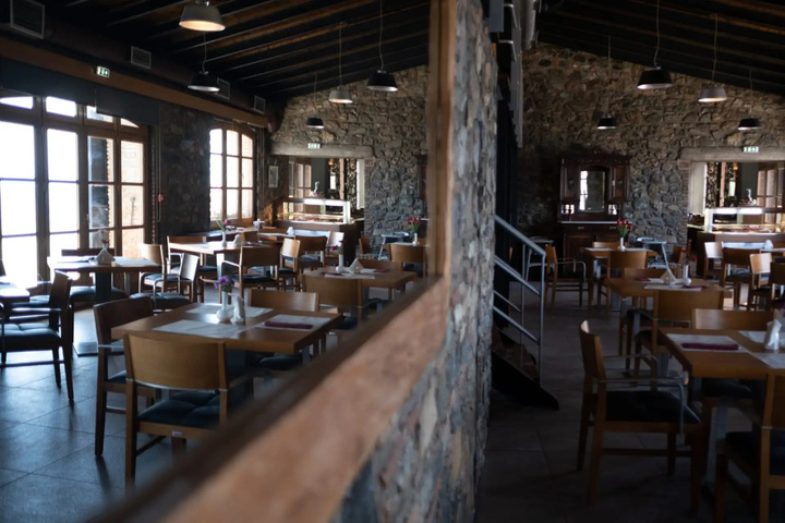Dining 16 of 18