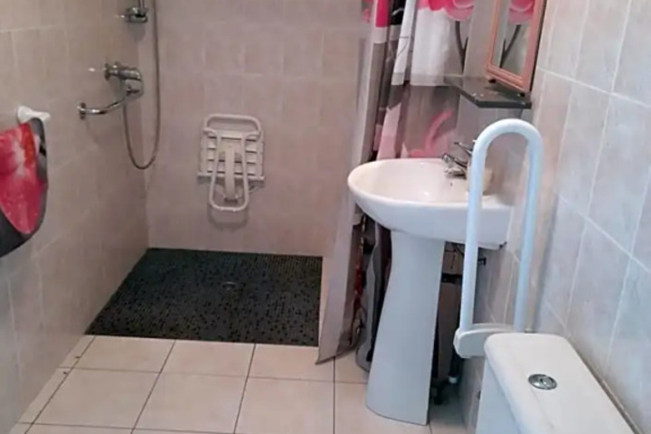 Room 8 of 9