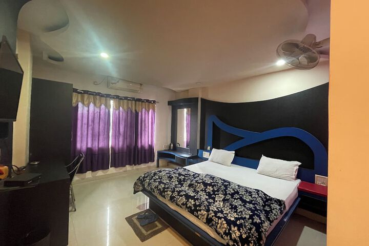 Room 32 of 94