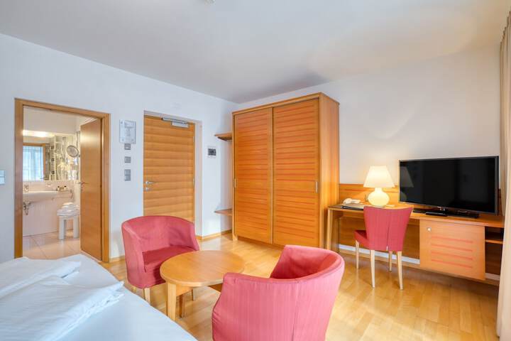 Room 10 of 116
