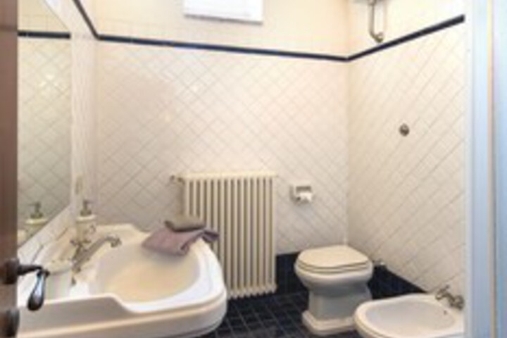 Room 2 of 20