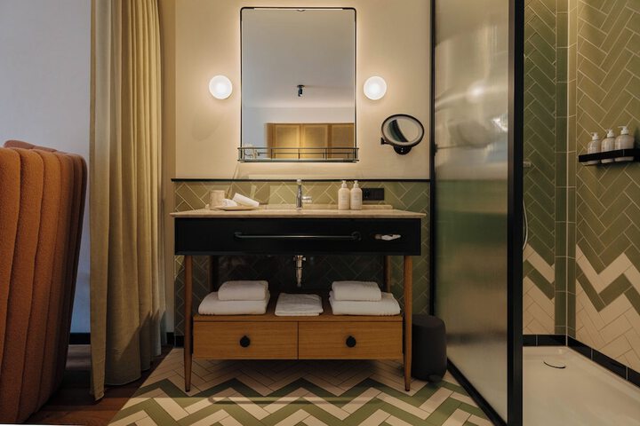 Room 73 of 130