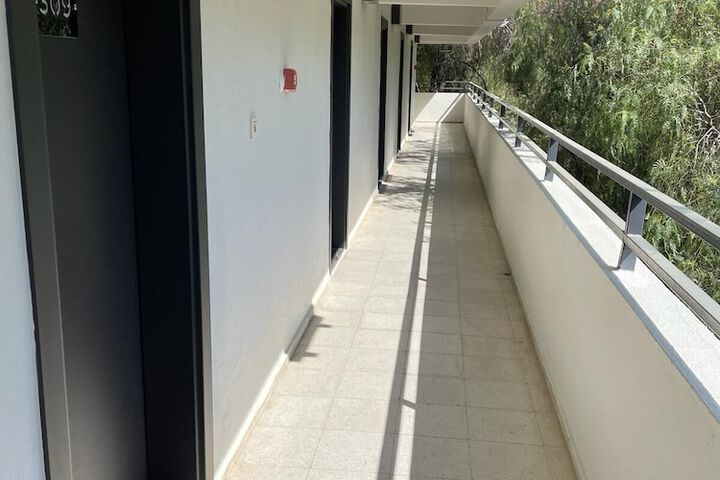 Room 11 of 48