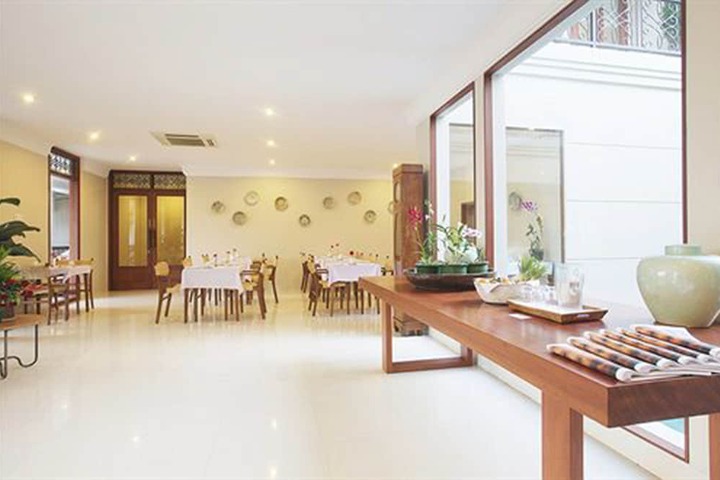 Dining Photos