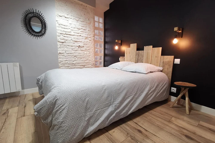 Room 6 of 16