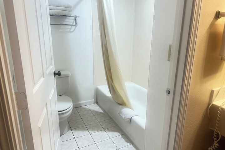 Room 32 of 35