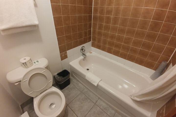 Room 13 of 23