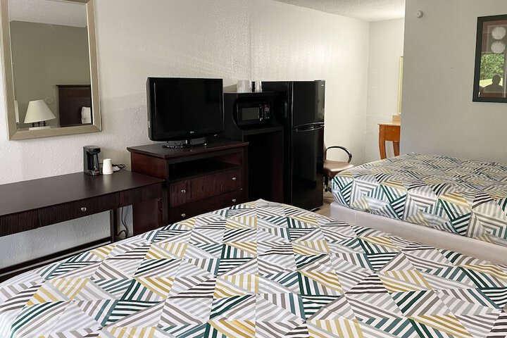 2 Queen Beds Micfridge (4 of 7)