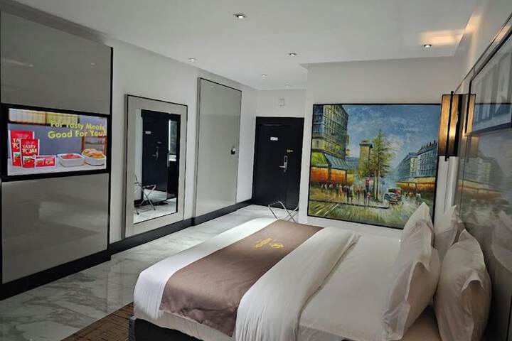 Room 4 of 63