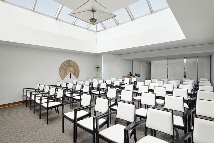 Business Center 215 of 250