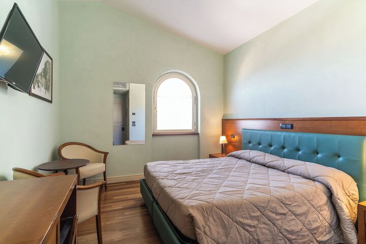 Room 27 of 89