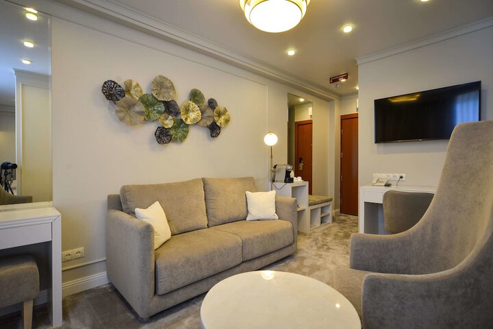 Room 42 of 74
