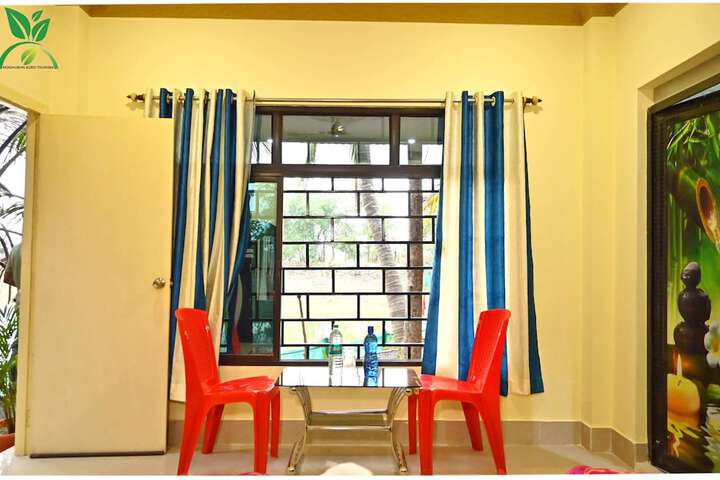 Room 8 of 32