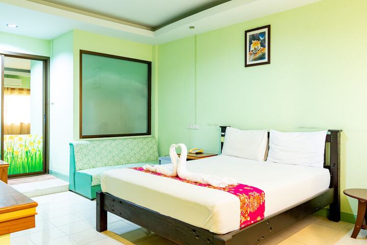 Room 6 of 42