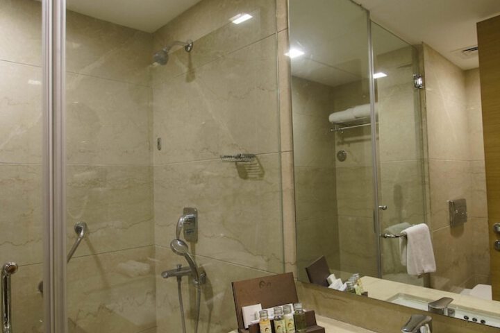 Room 13 of 19