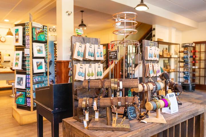 Gift Shop 120 of 199